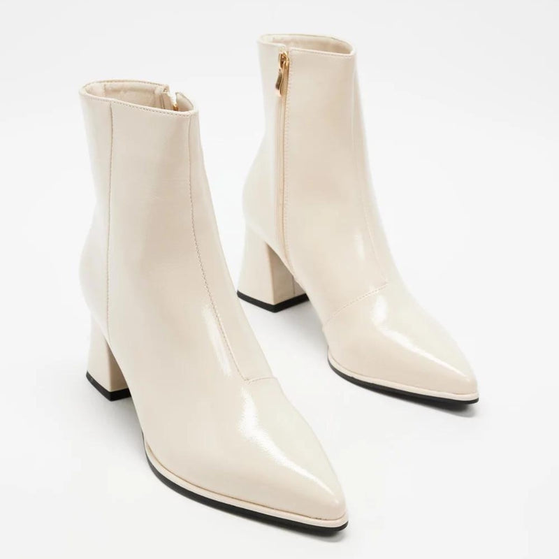 These white ankle boots have a pointed toe 