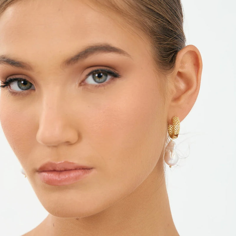 Model inspo pic wearing the gold version.