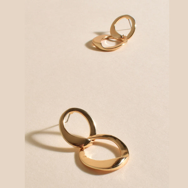 Essential Metal Link Earrings in Gold