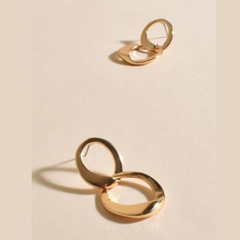 Essential Metal Link Earrings in Gold
