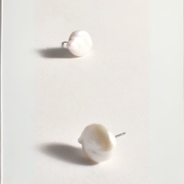These stud earrings have a freshwater pearl in a button shape.