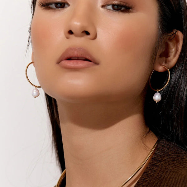 Model inspo pic - wearing the gold version.