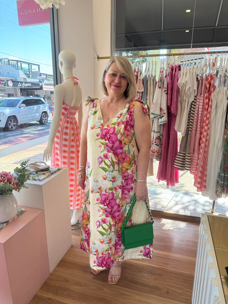 Jill (instore) is 170cm tall, typically a Size 14-16 and wears a Size 14 in this dress.