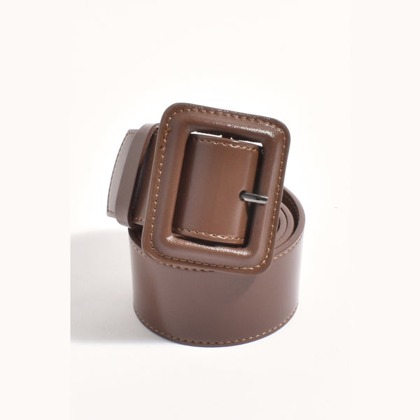 This wide brown belt can be worn with skirts, a dress or pants.