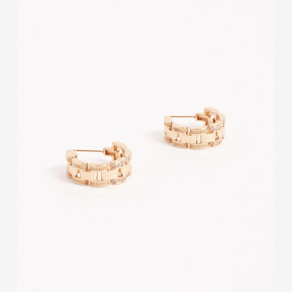 close up of the beautiful diamante detail and thick chain link detail.