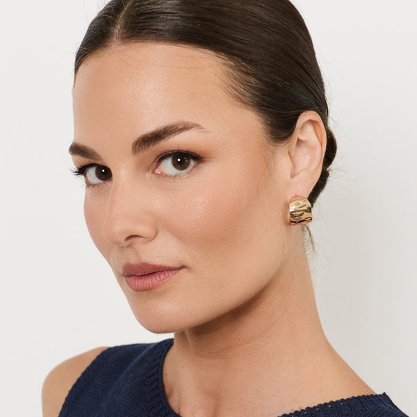 Model wearing the gold version.