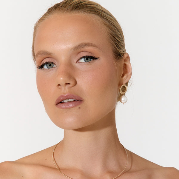 Pearl Drop Cut Out Circle Top Earrings (Gold)