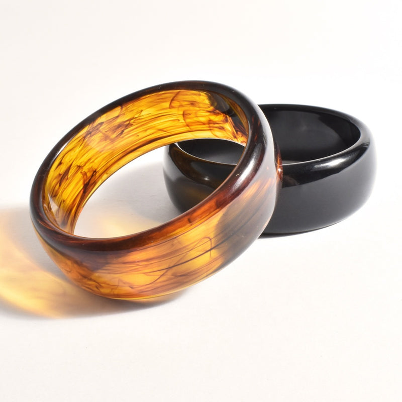 The chunky resin bangle has a tortoiseshell swirl pattern