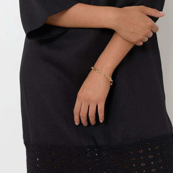 Model wearing the gold vintage link bracelet.