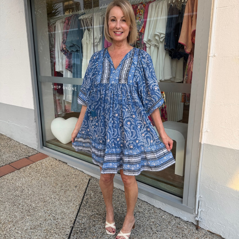 Tanya is 165cm tall, typically a Size 8-10 and wears a Size XS in the dress.