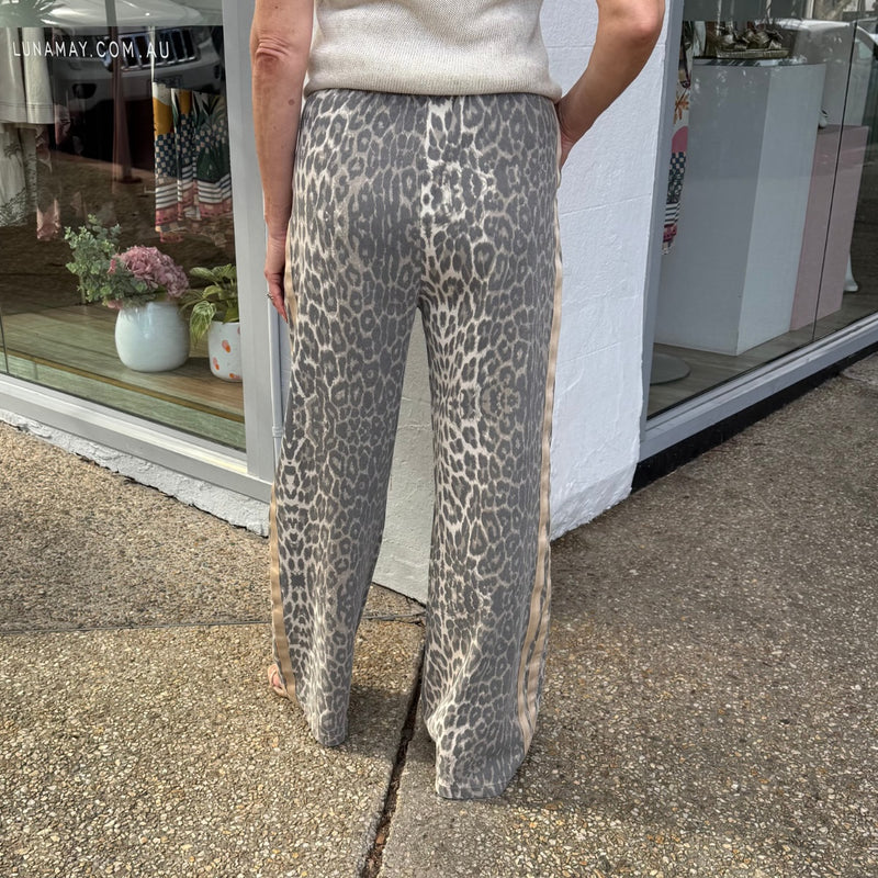 Close up pic of the leopard racer pants - back view.