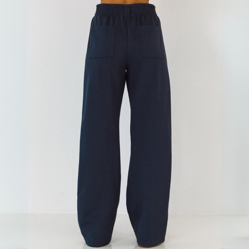 Back view of the pants and they also have back pockets.