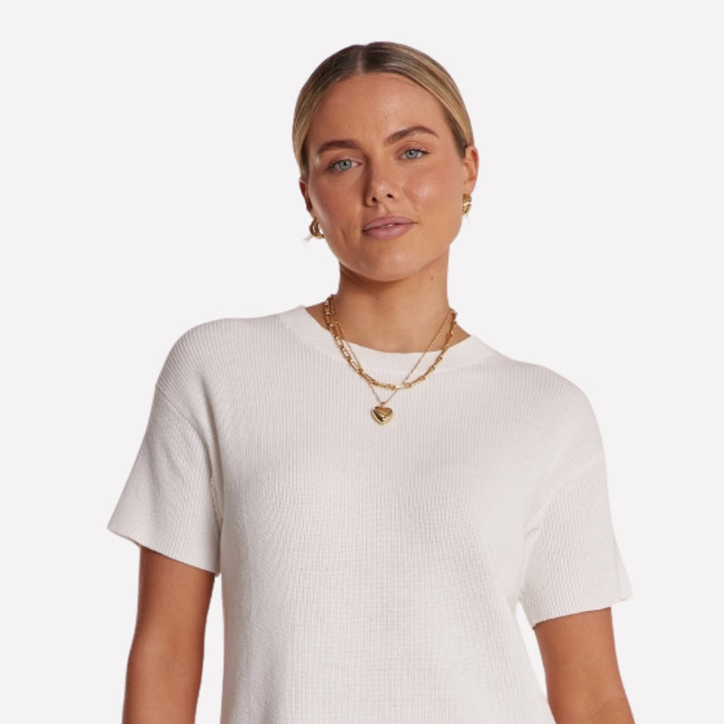 Close up of the ribbed neckline.