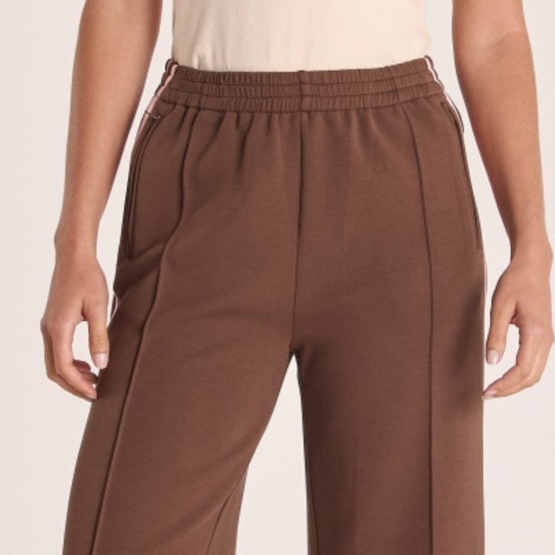 Close up of the upper front - showcasing the elastic waist, zip pockets and the pin tuck detailing.