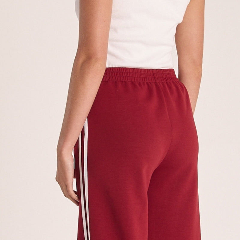Close up of the upper back - showcasing the elastic waist.