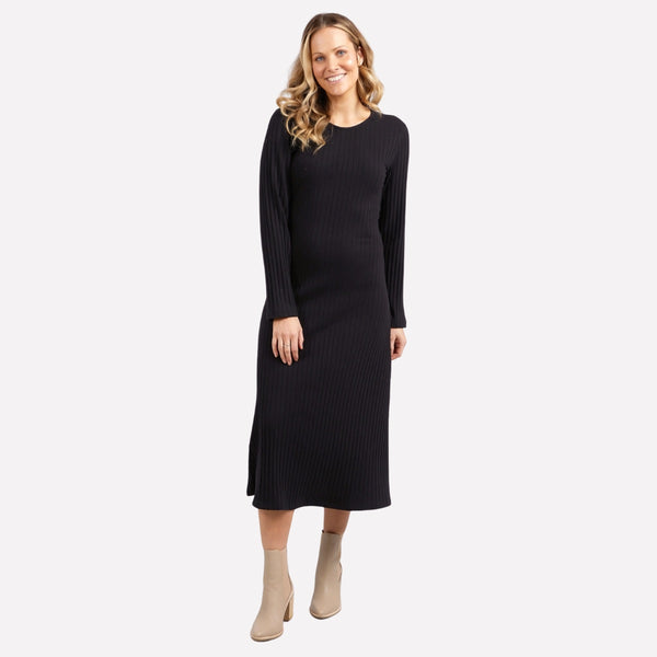 This midi dress has a round neckline, long sleeves and an Aline skirt