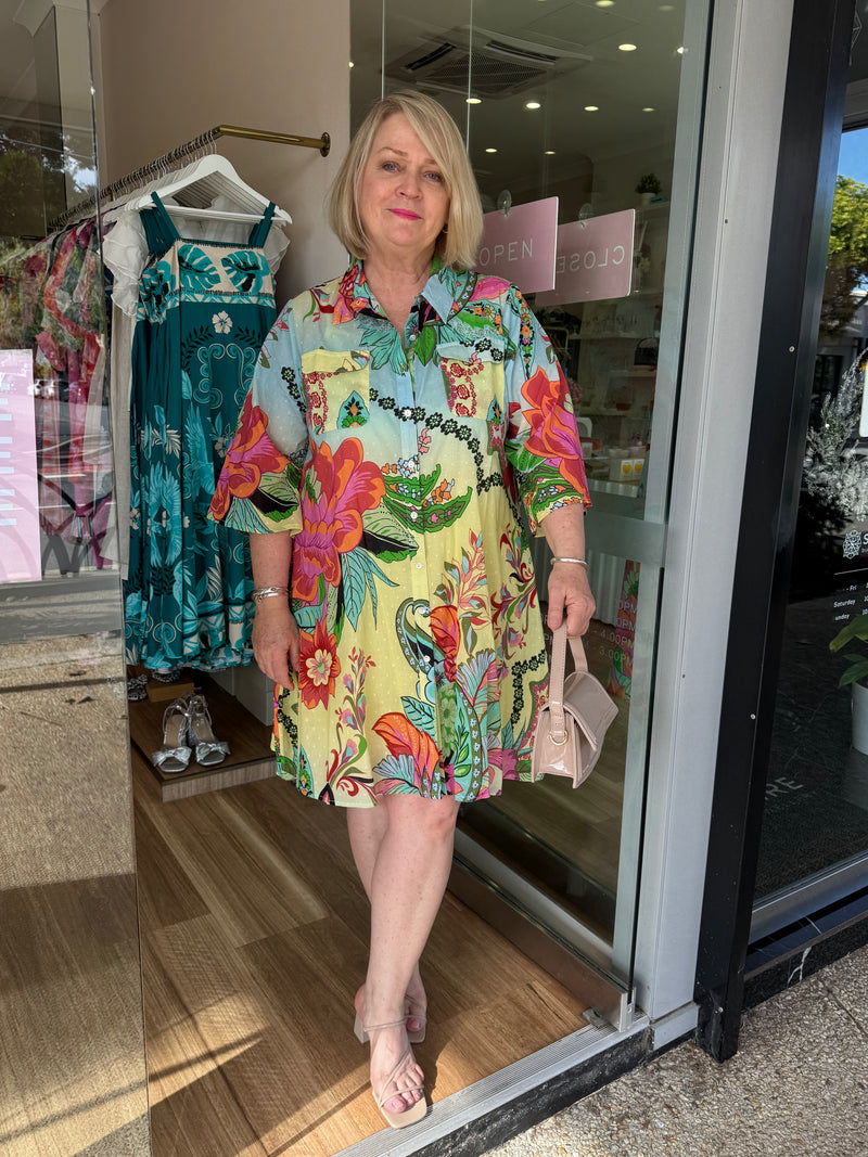 Jill is 170cm tall, typically a Size 14 and wears a Size 14 in this dress.