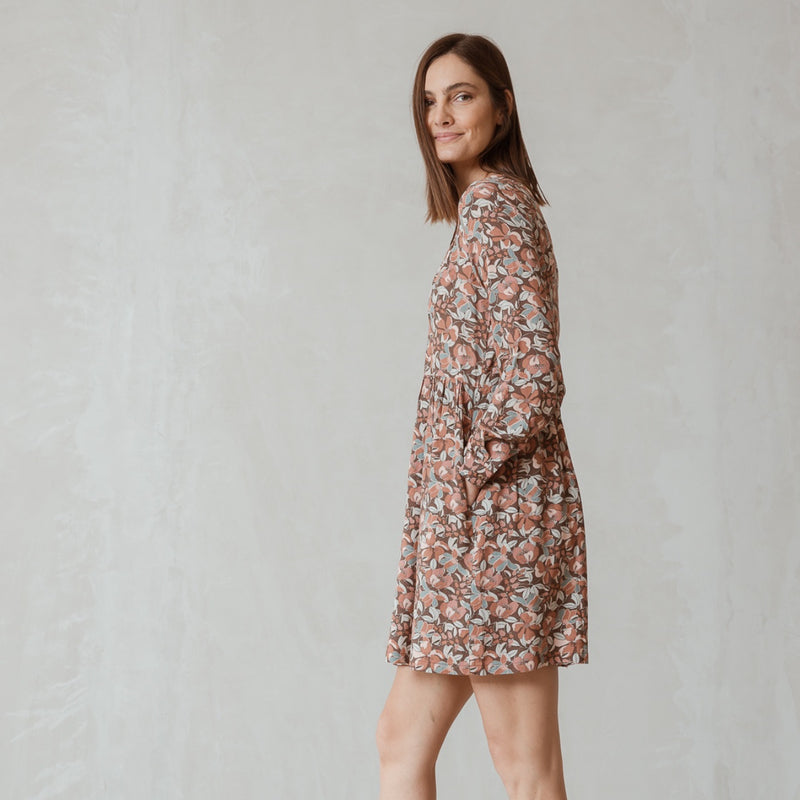 Our Bobbie Floral Dress has long sleeves, gather detailing along the waist and side pockets