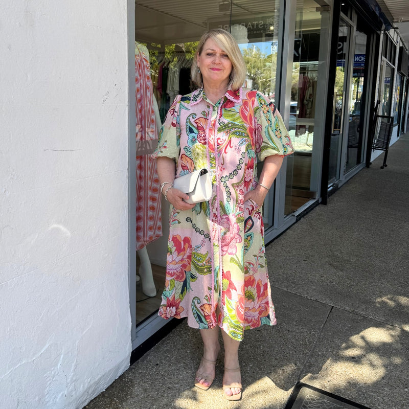 Jill is 170cm tall, typically a Size 14 and wears a Size 14 in this dress.