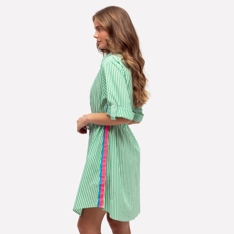 The sleeves can be shortened using the tab fastening.