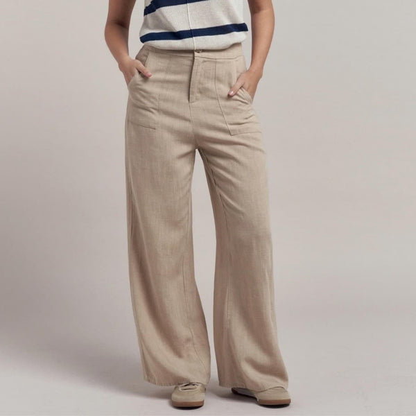 Our Billie Pants are made from a soft tencel fabric which creates a lovely drape. These camel coloured pants feature a flat waistband (front), elasticated waist (back), front pockets and they have a wide leg.