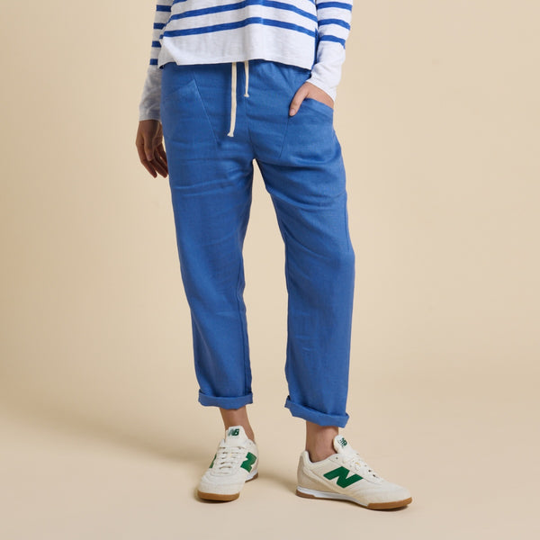 These pants feature a drawstring waist with calico ties, front pockets and they have a tapered leg which can be cuffed.