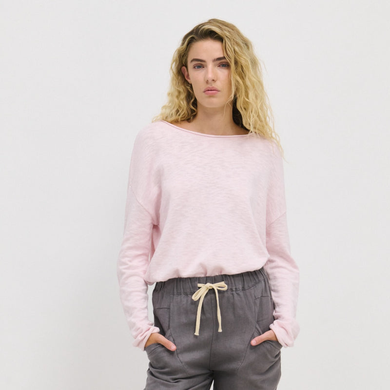 This pink knit top has a round neckline, long sleeves and a relaxed fit.