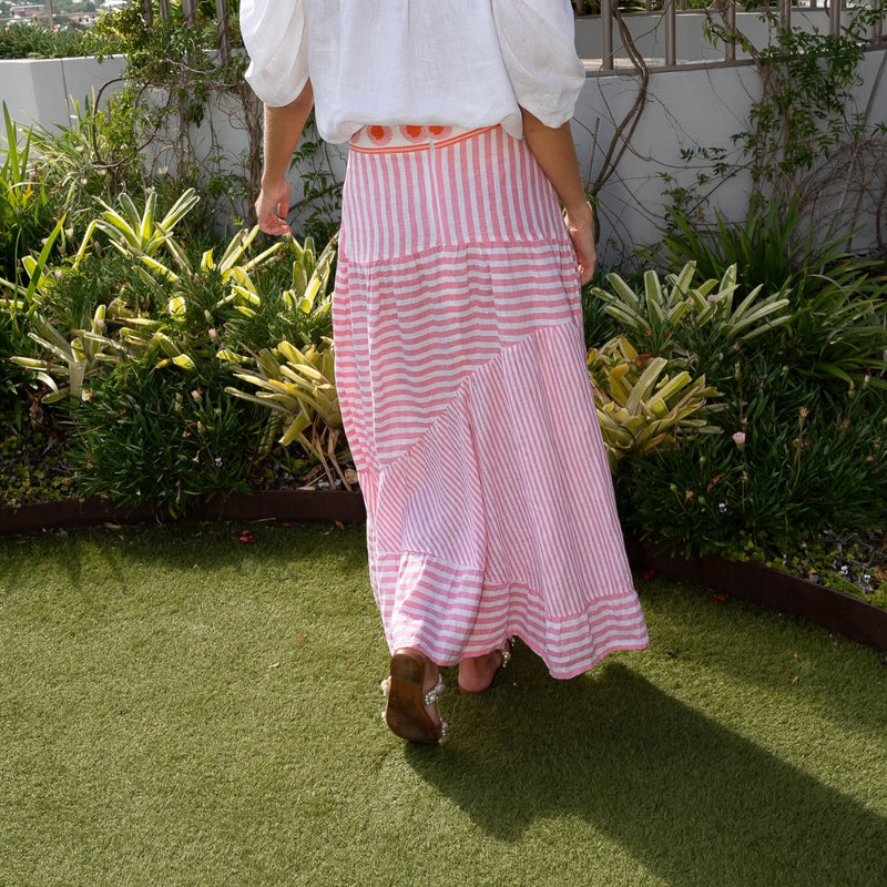 Another back view of the skirt.