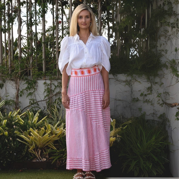 The skirt can be worn with a white linen shirt for a stylish day-time look.