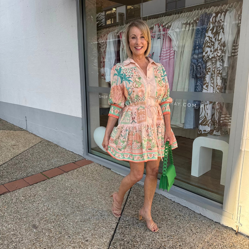 Accessorise with heels and a green bag.