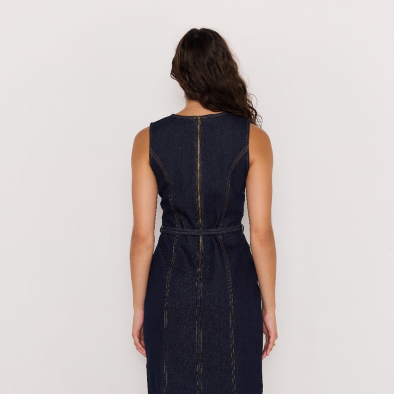 Close up of the upper back - it has an exposed zip.