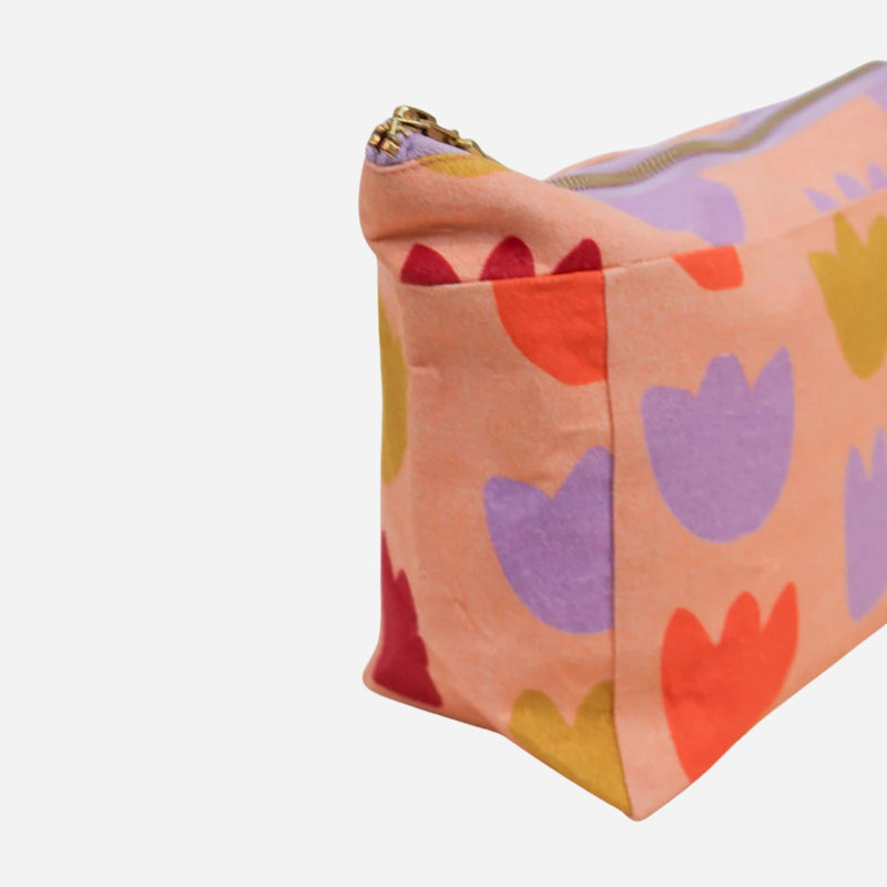 Side view of the cosmetic case.