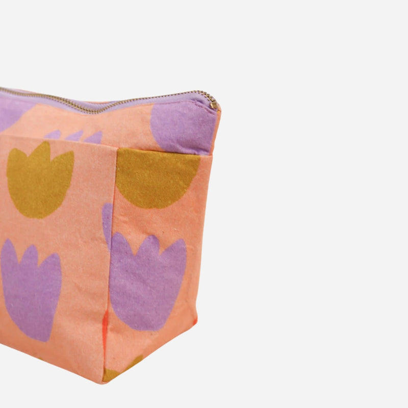 And it has an external pouch.