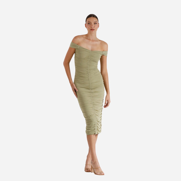 The dress can be worn on or off the shoulder and features a ruched fitted body