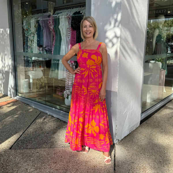 This maxi dress has a square neckline, wide shoulder straps and a full tiered skirt.