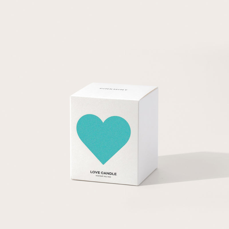 Its packaged in a white box with a colourful blue heart.