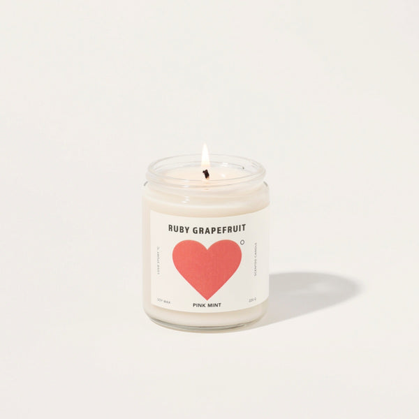 It starts with ripe, tangy grapefruit fused with blood orange. Hints of sweet mango and blackcurrant add depth and complexity to this fresh fragrance.