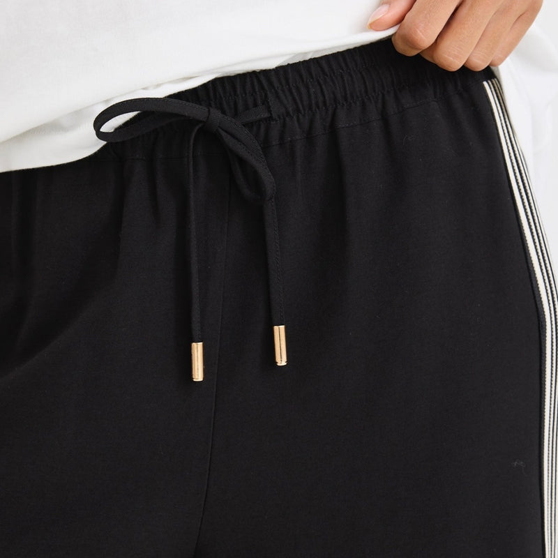 Close up of the elasticated waistband and the drawstring ties.