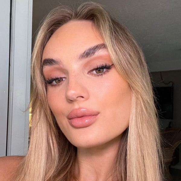 Suzy Honey Lipstick (Satin Luxe)