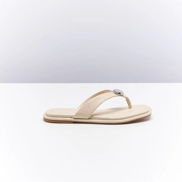 Walnut Rumer Sandal in an oyster colour. This thong is an easy slip on style.