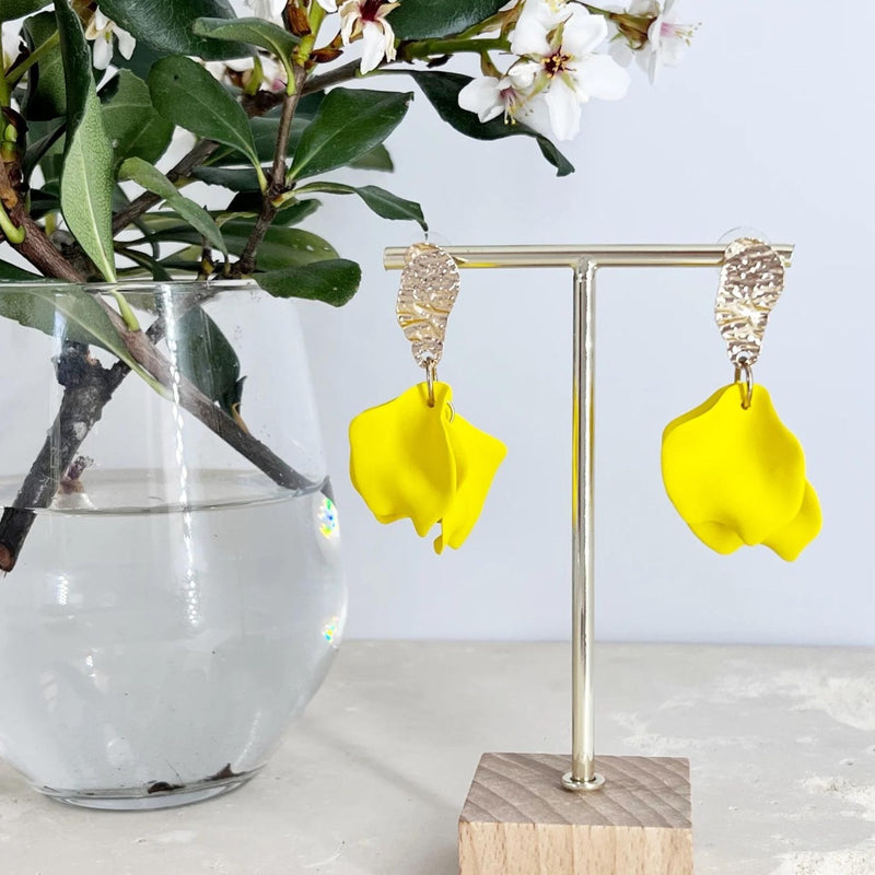 These earrings have a hammered metal stud and yellow petals