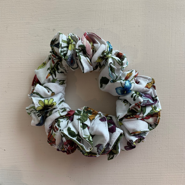 Floral Scrunchie (White)